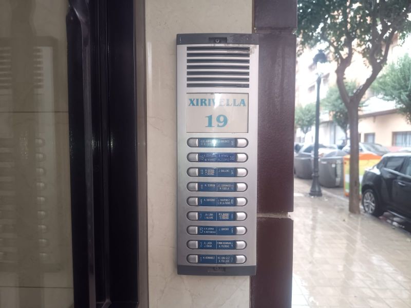 Placa de portero antigua Cityline de Fermax en Mislata (Valencia)